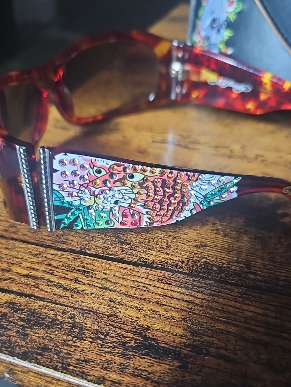 Ed Hardy Tortoise Shell Sunglasses with Embroidered Case - Picture 6 of 8